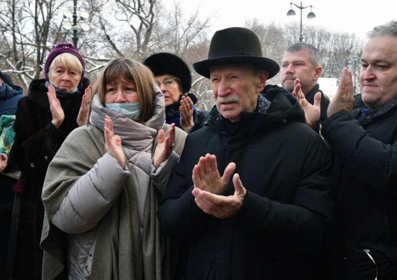 В Санкт-Петербурге простились с Ниной Ургант: как провожали актрису